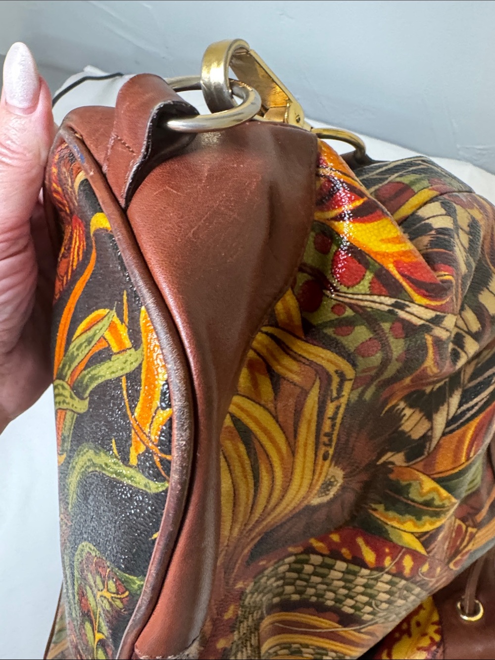 Salvatore Ferragamo tropical flower print gold hardware drawstring bag - Picture 13 of 15